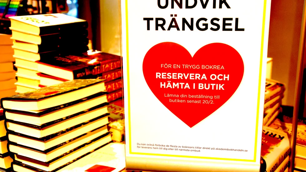 Akademibokhandeln i Luleå förbereder sig för årets bokrea, som precis som allt annat i samhället påverkats av coronapandemin. I år reas 776 titlar ut under bokrean. Det är 67 färre titlar än förra året.