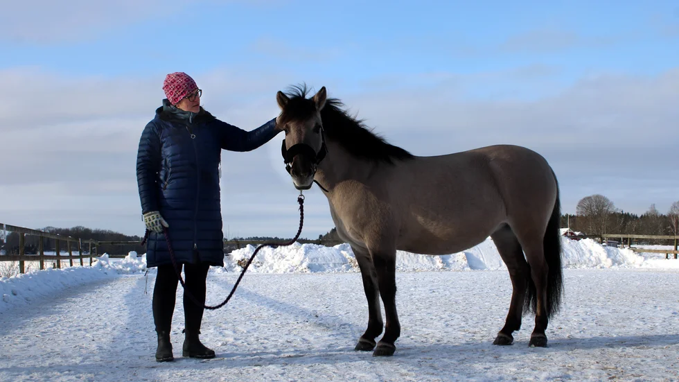 Charlotte Lundgren och hästen Tola.