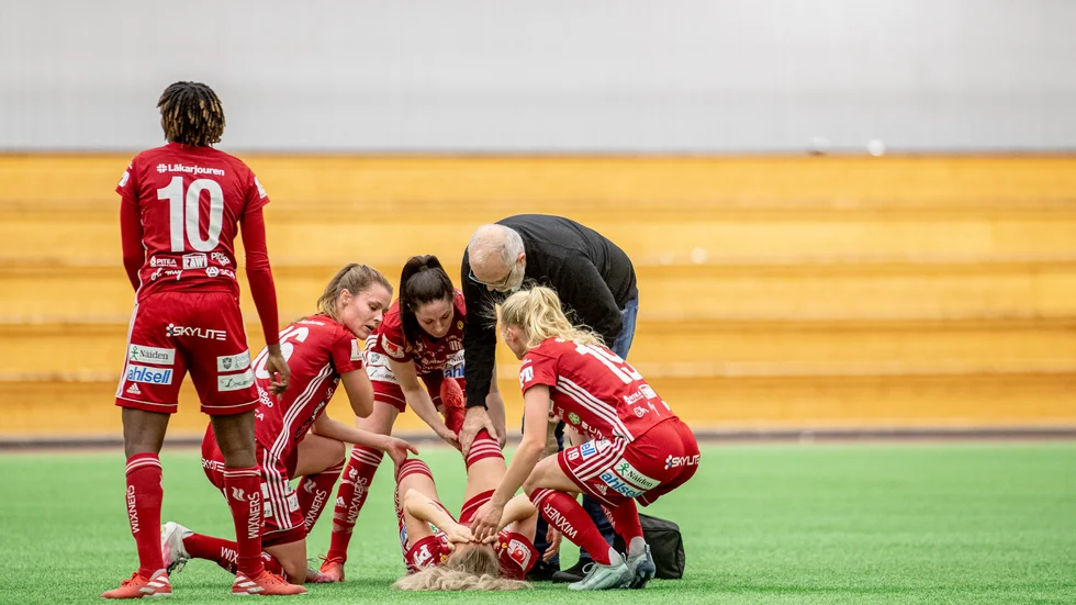 Linn Vikström slet av korsbandet i en träningsmatch 1 februari efter att ha fastnat i Arcushallens matta och vridit knäet.