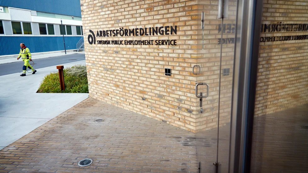 Om man rensar statistiken från alla heltidsstuderande i åldern 15-24 år faller siffrorna över antalet arbetslösa ungdomar kraftigt.