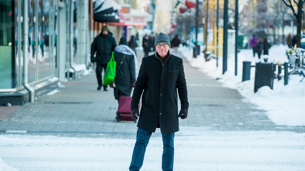Vi följde med Karl Petersen under hans kanske sista promenad längs Storgatan i Luleå. "Det känns rätt och tråkigt på samma gång, men jag kommer tillbaka. Vi har kvar stugan utanför Piteå. Det ska bli vår fasta punkt i Norrbotten, lovar Luleås före detta kommunalråd.