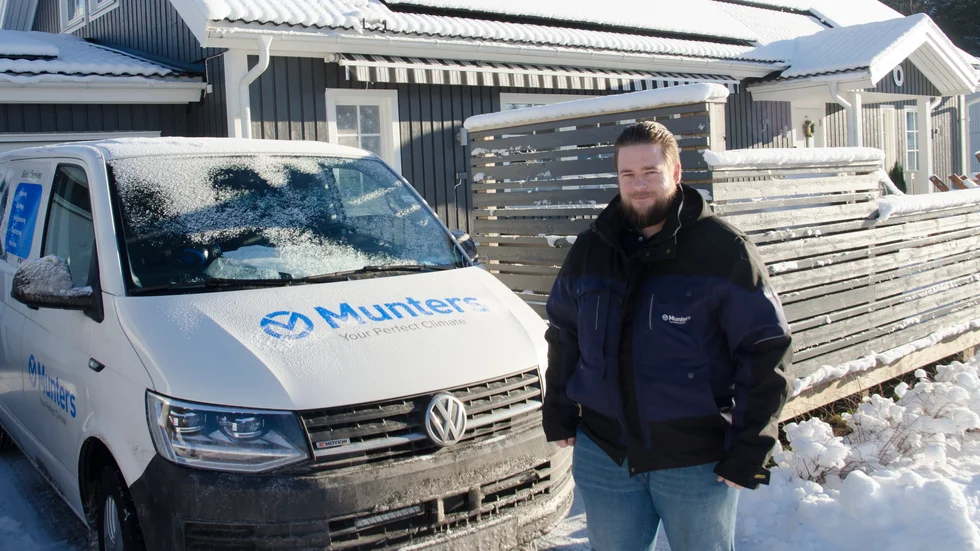 Jobbet är väldigt varierande, ibland är det höga höjder och ibland gäller det att krypa under ett hus. 