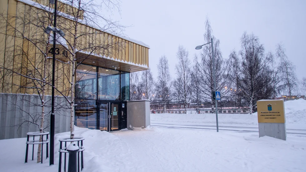 Enligt "läkaren" fanns inga löften om att göra affärer med Älvsbymannen, men att han var öppen för det om han kom med några idéer. De pengar han tog emot var uteslutande ett vite för ett försenat hus.