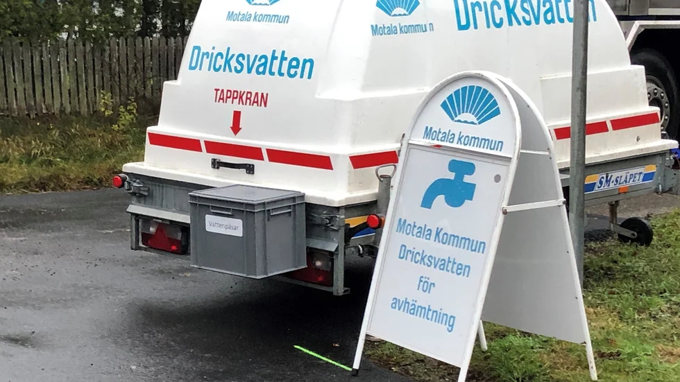 En vattenläcka har uppstått på Bogensevägen i Vadstena under torsdagsmorgonen.