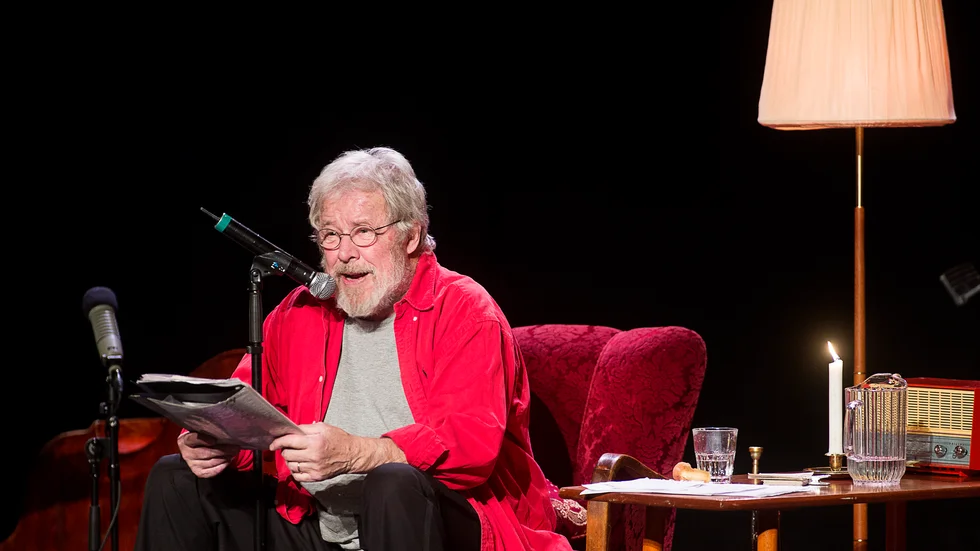 Skådespelaren, författaren och sångaren Sven Wollter avled i sviterna av covid -19 på tisdagen. Här ser vi honom i ett framträdande på Eskilstuna Teater år 2013.