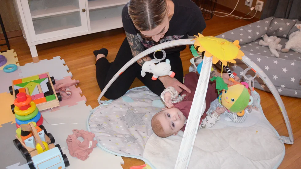 Ellinore Vikström delar med sig av sitt liv som ensamstående förälder på sociala medier och har fått kontakt med många andra i samma situation.