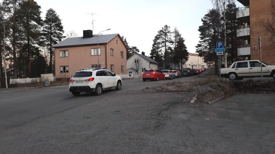 Kön strax efter klockan åtta på tisdagsmorgonen, den sträckte sig nästan från centrumleden och hela vägen till provtagningen vid hälsocentralen.