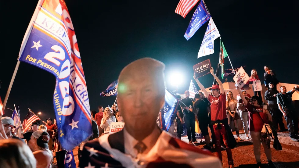Trumpanhängare under en protest i Las Vegas i torsdags kväll.