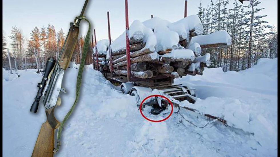 En traktorförare som skottade snö upptäckte väskan som låg gömd i snön under en timmervagn utanför Holmfors i Boden. 