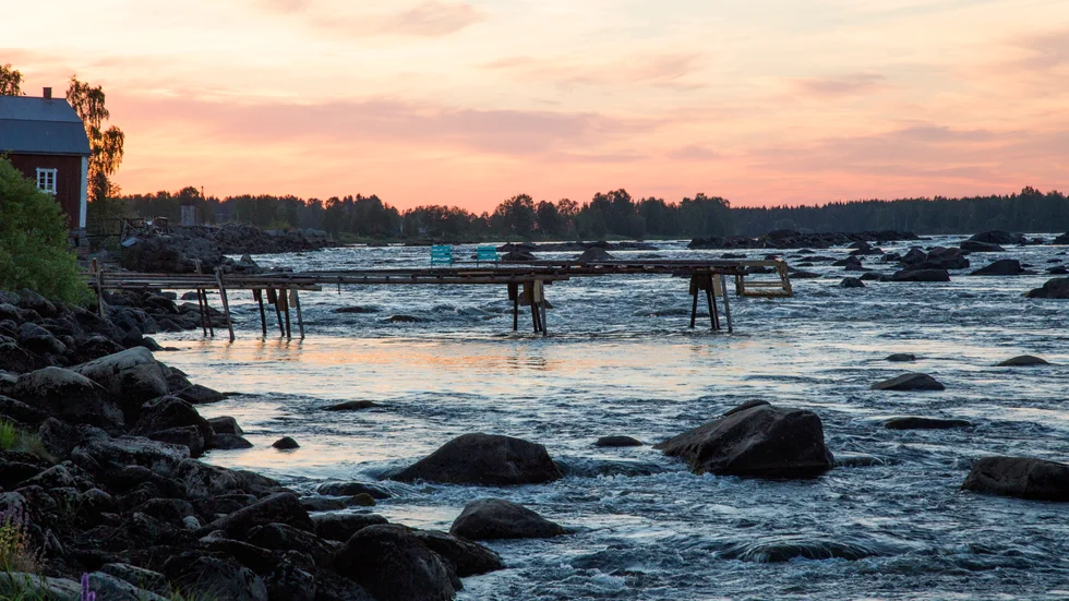 Norrbotten är ett kontrasternas län och ska fortsätta att utvecklas och attrahera fler medborgare. Vi är berikade med tydliga årstider och en fantastisk natur. Bilden är tagen vid Kukkolaforsen.