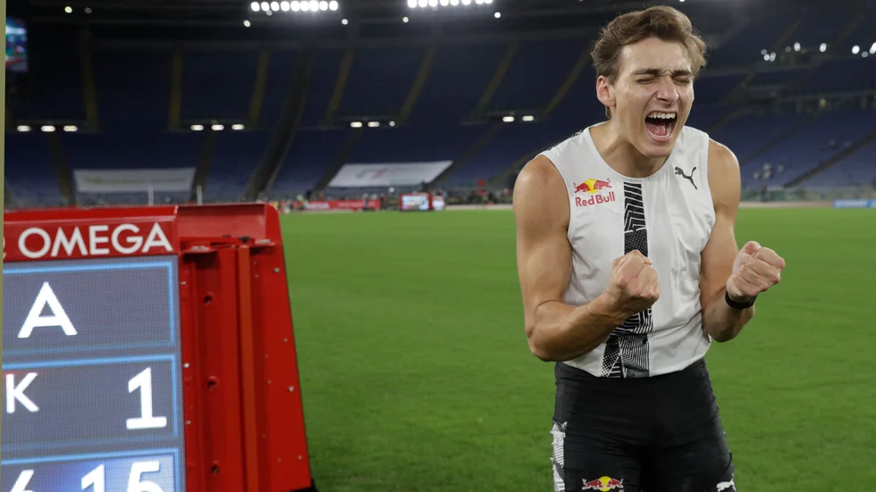 Armand Duplantis efter att ha hoppat det högsta hoppet genom tiderna utomhus på 6,15 i Rom. Arkivbild.