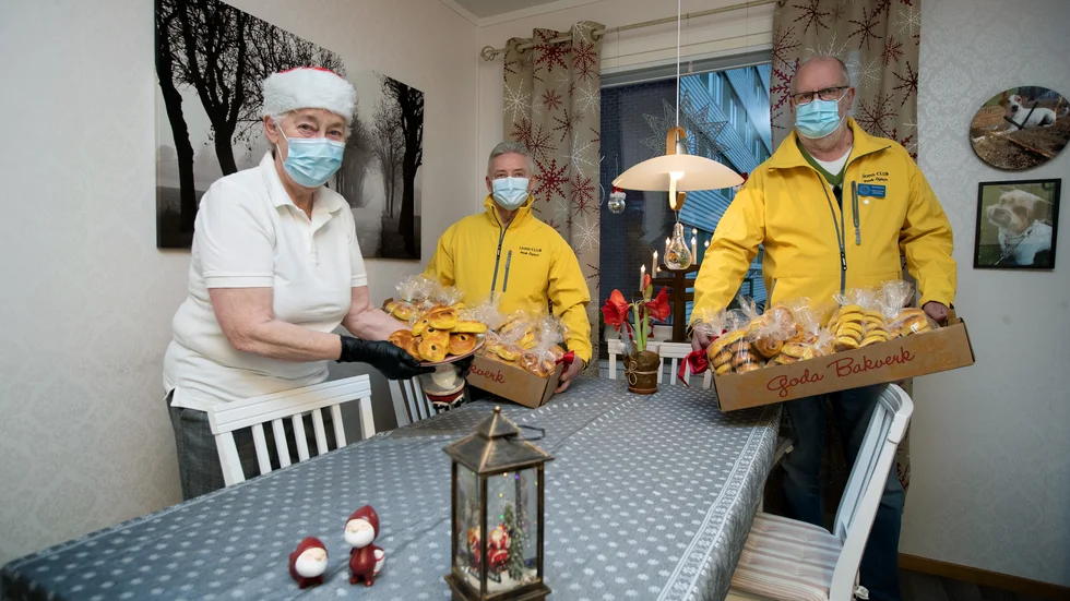 Solgerd Bengtssons idé blev verklighet. Hon bakar lussekatter och Tommy Sundqvist och Karl-Gustaf Näsström, Piteå/Öjebyn kör ut dem till Piteås äldreboenden innan lucia.