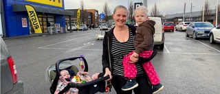 Shopping med coronaavstånd i black week