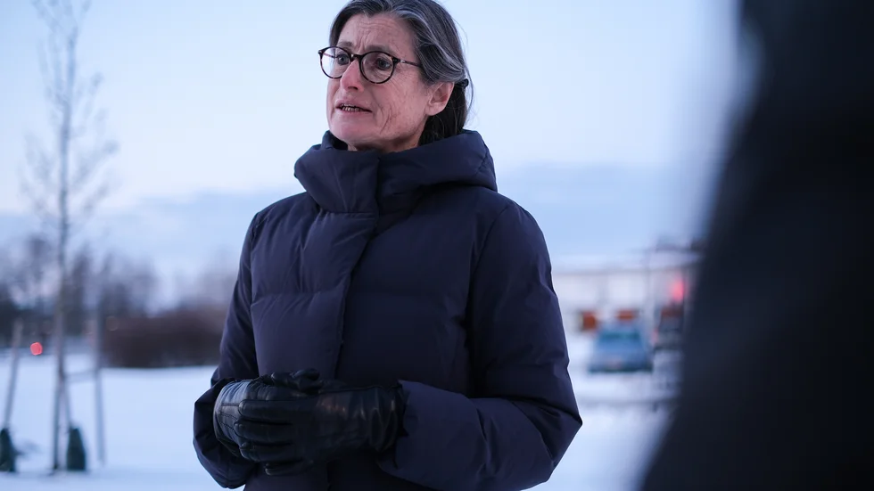 Smittskyddsläkare Britt Åkerlind bemötte på måndagen den kritik som har riktats mot henne efter att mejlat till statsepidemiolog Anders Tegnell blivit känt. 