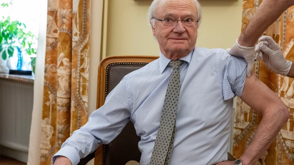 Att Carl Gustaf har dåliga rådgivare må så vara, men i mina ögon borde Carl Gustaf ha sett sig omkring och tackat nej och erbjudit sig att vänta på sin tur. Skriver insändarskribenten.