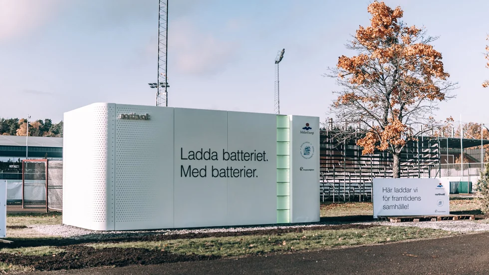 Så här ser batterilagret ut som nu tas i drift vid Rocklunda, Västerås.