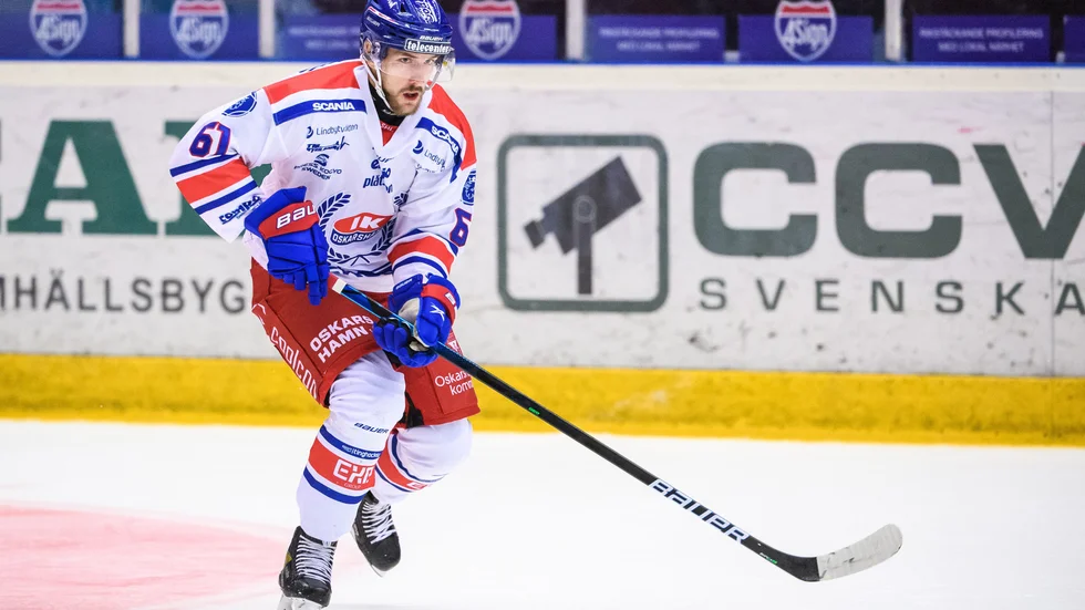 Emil Wahlberg får ont om speltid i IK Oskarshamn just nu.