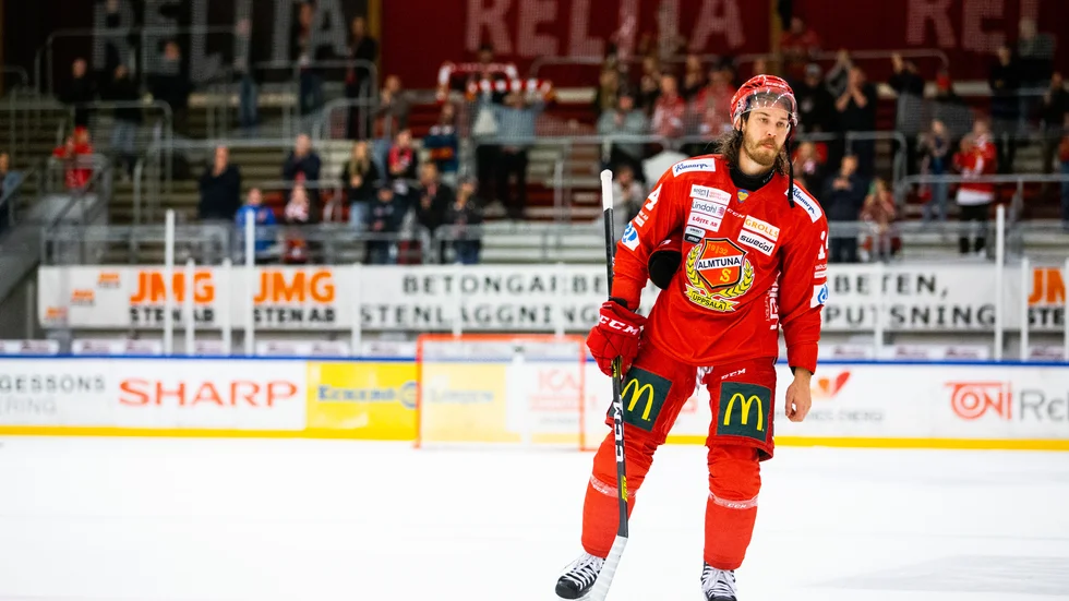 Det är slutspelat för egen del men Stefan Lassen kommer att fortsätta behålla kontakten med hockeyn genom en ledarroll i Rimbo i hockeytvåan.