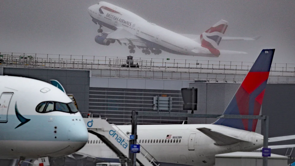 Heathrows flygplats har tappat förstaplatsen som den mest trafikerade flygplatsen i Europa. Arkivbild.