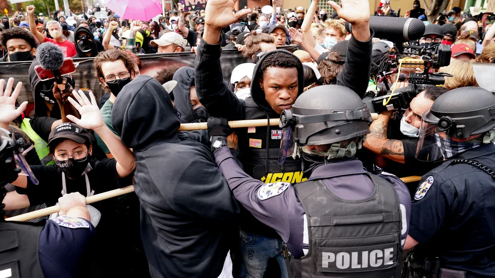 Demonstranter drabbade samman med polis i Louisville, Kentucky.