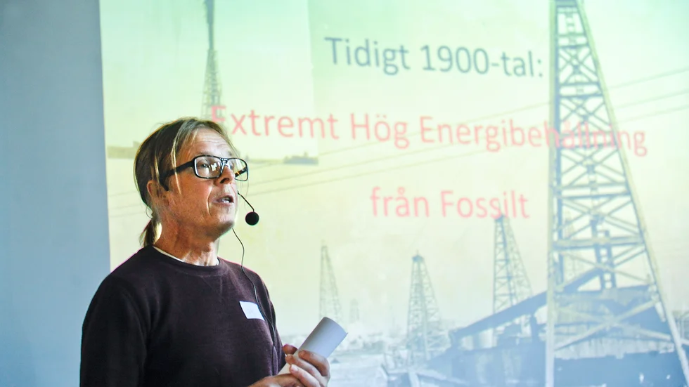 Författaren Björn Forsberg, Bursiljum, inledde dagen med att resonera om den storskaliga globala mobiliteten ur ett hållbarhetsperspektiv.