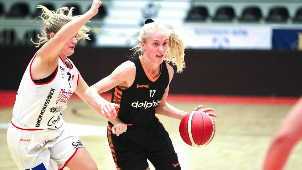 Anna Lundquist och Dolphins ställs mot mästarna.