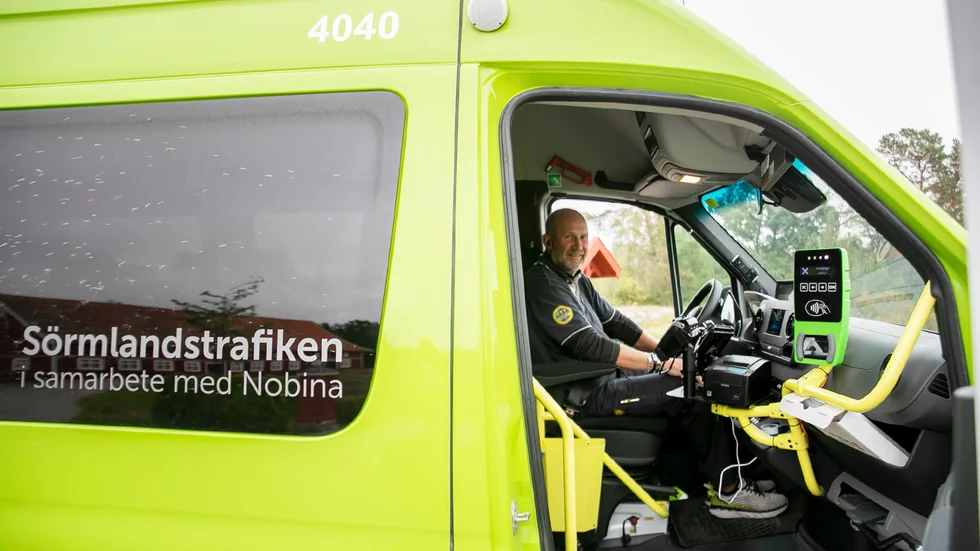 Lars Göransson är chaufför på linje 512. Att köra en tom buss beskriver han som ett enormt slöseri med skattepengar.