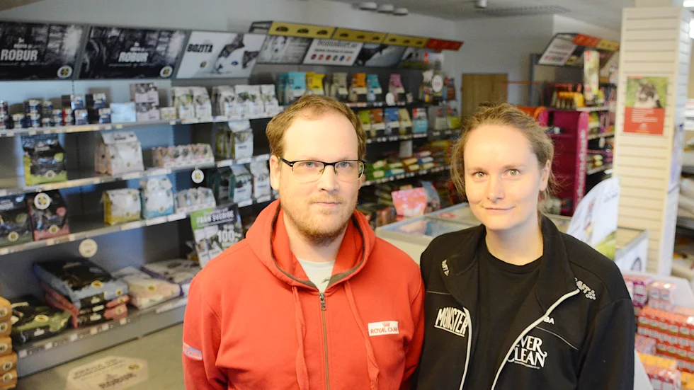 "Lite större kommer det bli men det kommer inte bli några jätteförändringar, folk kommer att kunna känna igen sig ändå tror jag." säger Markus Zeilon om den nya lokalen. Här tillsammans med Elion Zeilon.