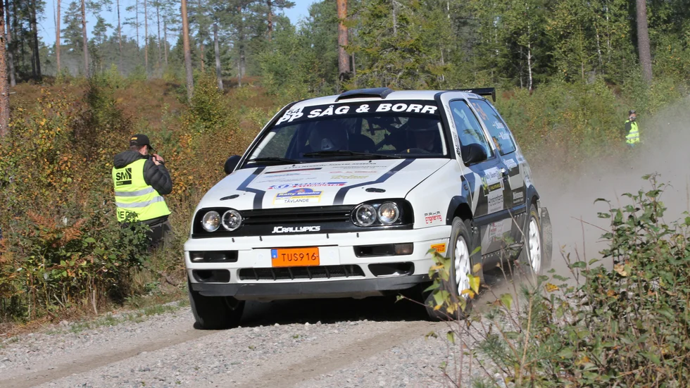 Linus Månsson och kartläsaren Mathias Gårdman kom på 13:e plats i SM-avslutningen i Sandviken.