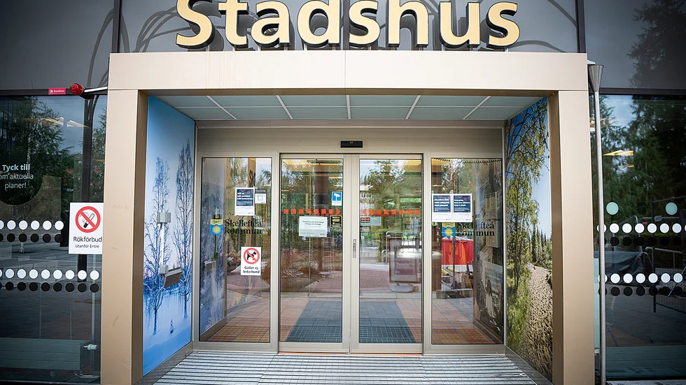 Anställd får skriftlig varning. 
