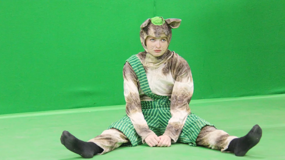 Vanna Mantefors som katten Findus. 