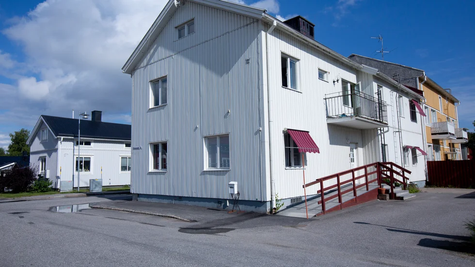 Enligt avdelningschefen Monica Wiklund Holmström har situationen på Nygården blivit bättre, men socialtjänsten undersöker nu att hitta individuella lösningar för personerna som bor där.