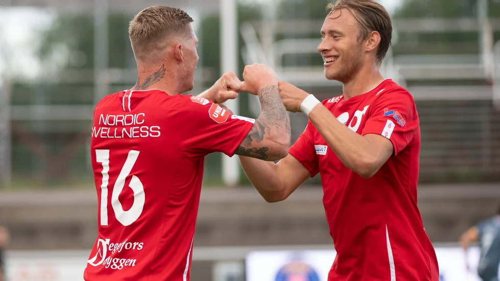 Villiam Dahlström (höger) gjorde två mål för Degerfors när AFC Eskilstuna besegrades med 5–0. Arkivbild.