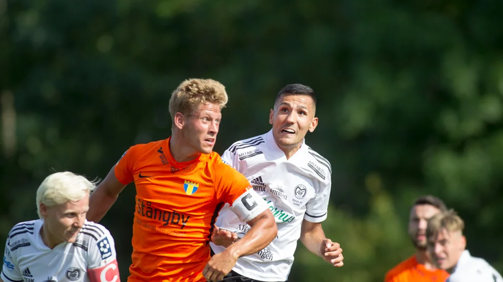 Motala AIF:s mittback Elmer Civgin gjorde en bra insats mot Torn.