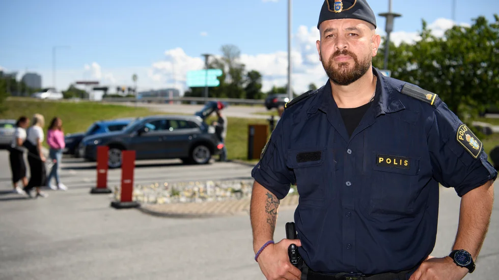 Martin Lazar, kommunpolis i Botkyrka vid platsen där en flicka sköts ihjäl.