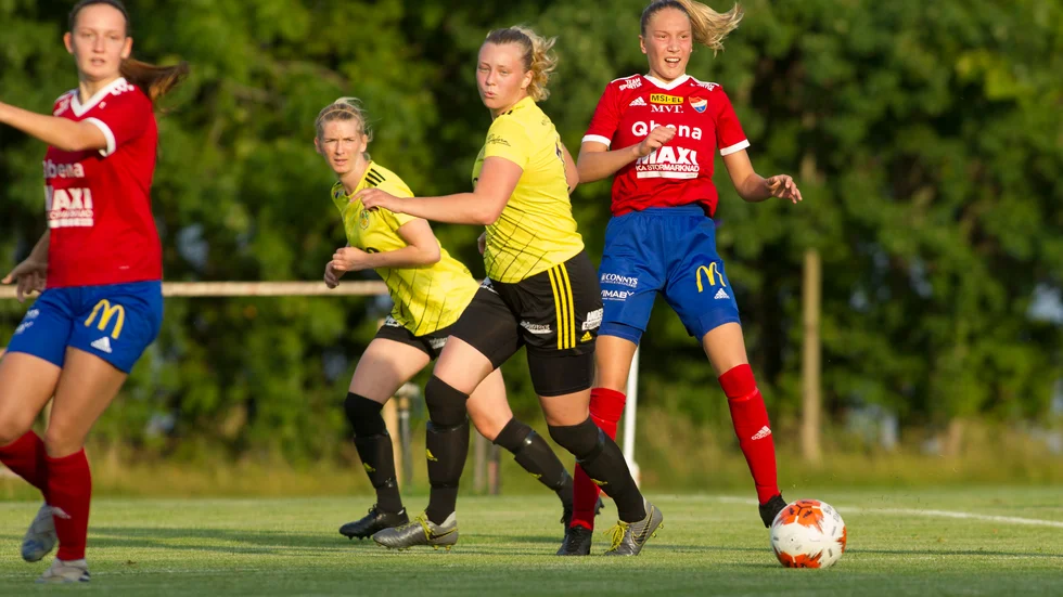Agnes Anderssons och Tilda Gustafssons fanns med bland målskyttarna när Boren slog Studenterna.