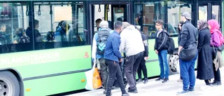Överfulla bussar i Eskilstuna – Sörmlandstrafiken råder föräldrar att skjutsa sina barn: "Ansträngt läge"
