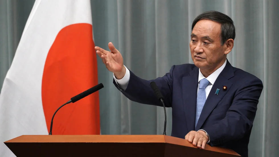 Yoshihide Suga, som det japanska regeringspartiet LDP:s största gruppering vill se som näste partiledare. Arkivbild.