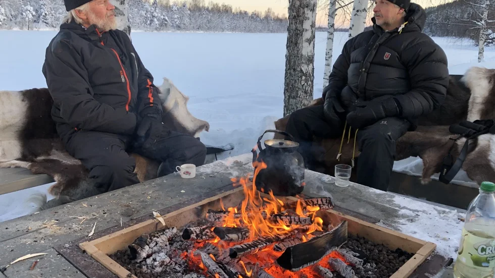 Ronny Eriksson gästar Johan Jansson i en vlogg som man hittar om man söker på Youtube på avsnittets namn: "Alla vägar bär till Harads – Vloggspecial. Ronny Eriksson gästar Johan Jansson i Lillån".