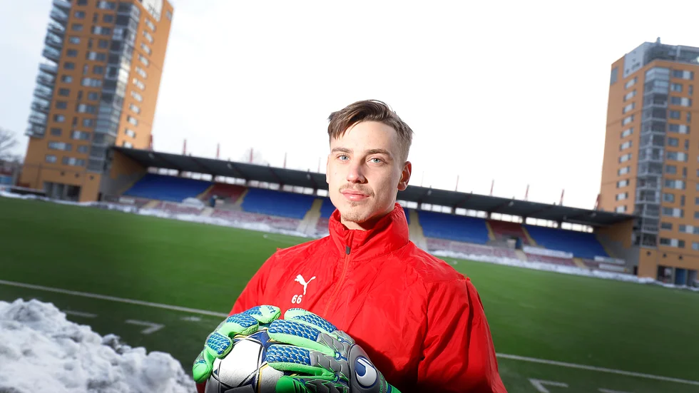 När andra tonåringar hänger med kompisar och festar, går 19-årige Wille Jakobsson och lägger sig tidigt för att orka med nästa dags träning eller match. Men han ser det inte som någon uppoffring. "Eftersom det är min vardag vet jag inget annat."