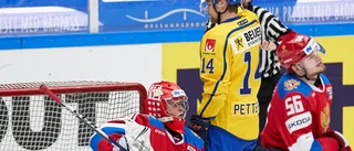 Tre kronor föll på straffar mot Ryssland