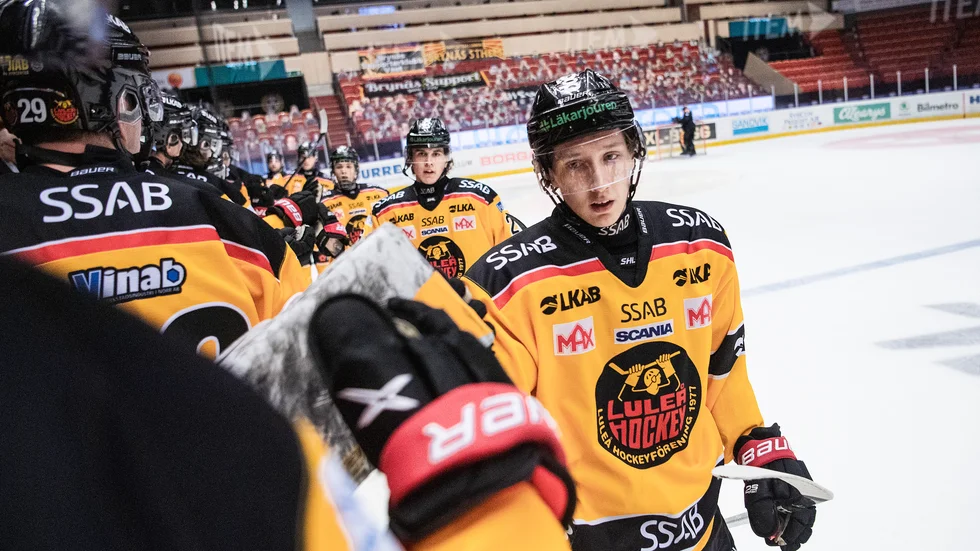 Luleå Hockeys talang Carl Mattsson jublar efter sitt matchvinnande mål mot Brynäs IF. Det var andra SHL-matchen i rad som den 21-årige forwarden gjorde mål.