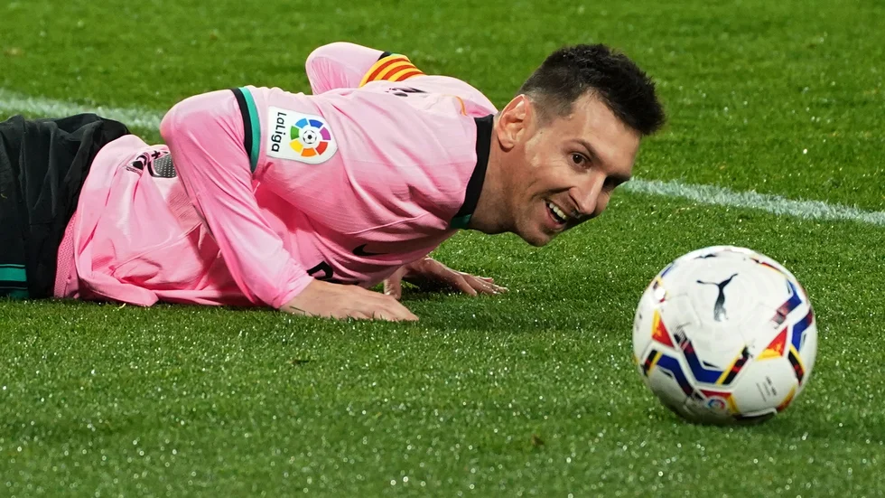 Nu drar den europeiska cupfotbollen i gång igen med utslagsmatcher. Lionel Messi och Barcelona möter PSG. Arkivbild.