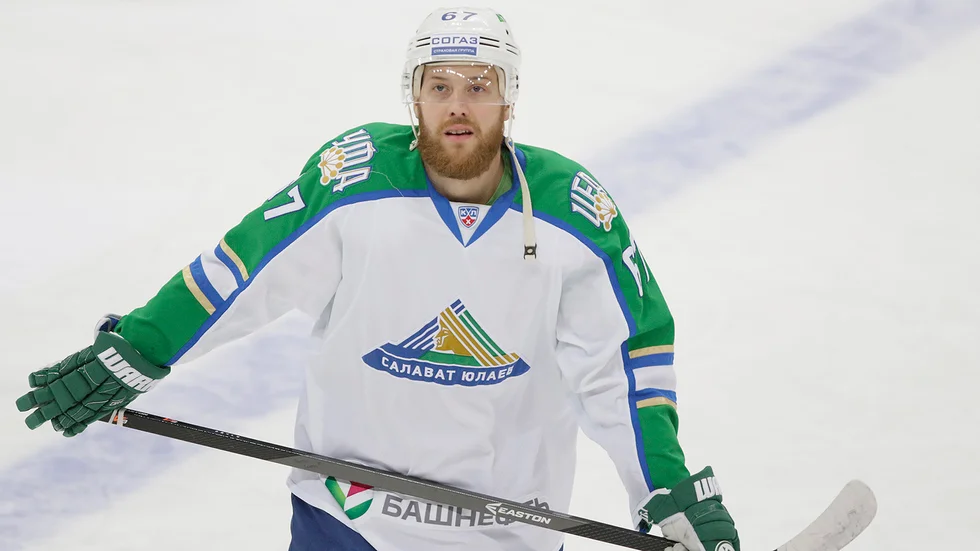 Linus Omark lämnade Salavat Yulaev, bilden, inför denna säsong och spelar nu i Genève Sevette.