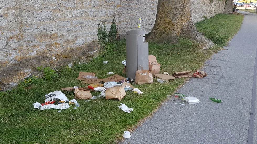 Efter en helg med vackert väder mitt i juli såg det ut så här vid strandpromenaden i Visby.