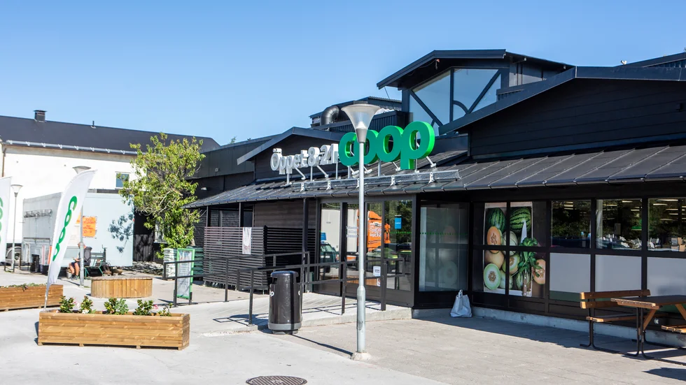 Vi som bor i kvarteret bakom Coop och gamla mejeriet har gratis musikunderhållning med högt decibeltal ganska ofta. 