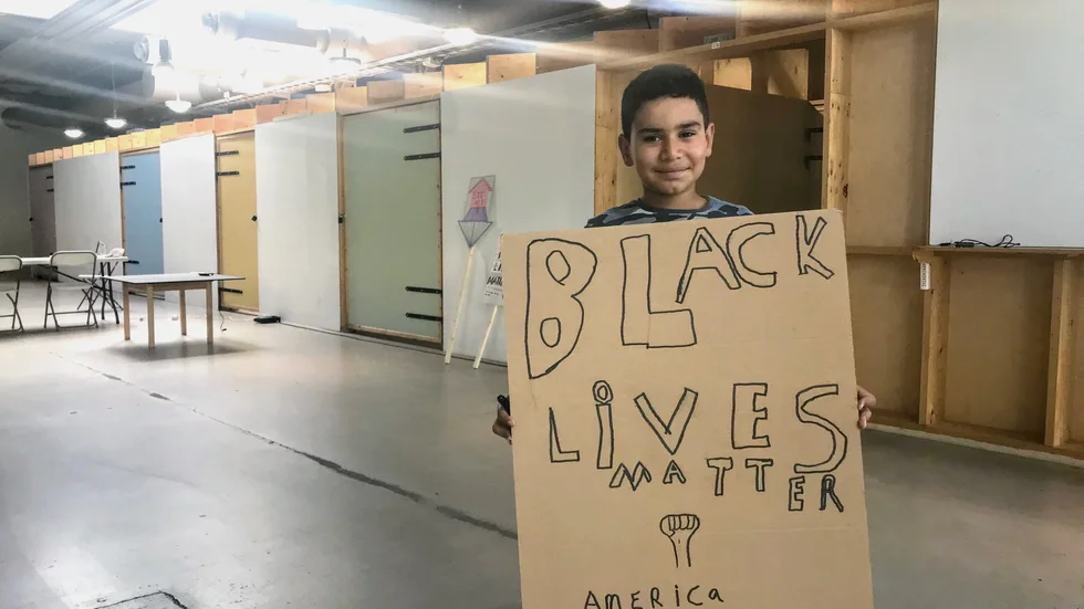 11-årige Omar Rashdan målade ett Black Lives Matter-plakat under workshopen.