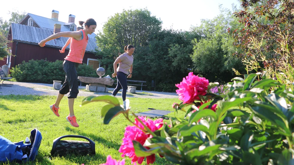Caroline Larsson och Sara Ekman kämpade hårt i Solanderparken.
