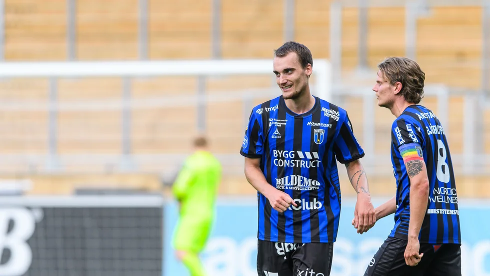 Hellborg tillsammans med Tim Björkström under söndagens match. 
