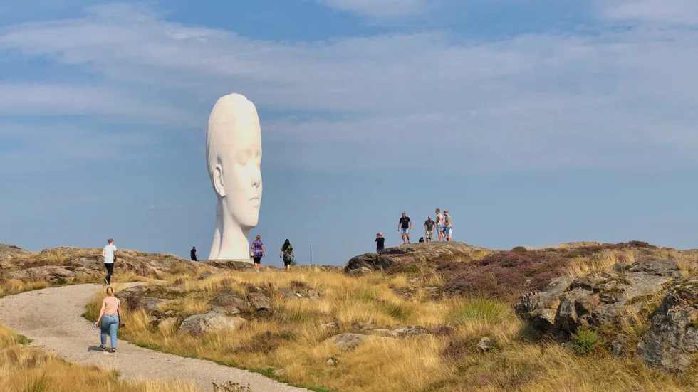 Skulptur i Pilane på Tjörn har i sommar ökat sin besöksomsättning med 30 procent. Här ser vi skulpturen "Anna" av den spanska konstnären Jaume Plensa. Pressbild.